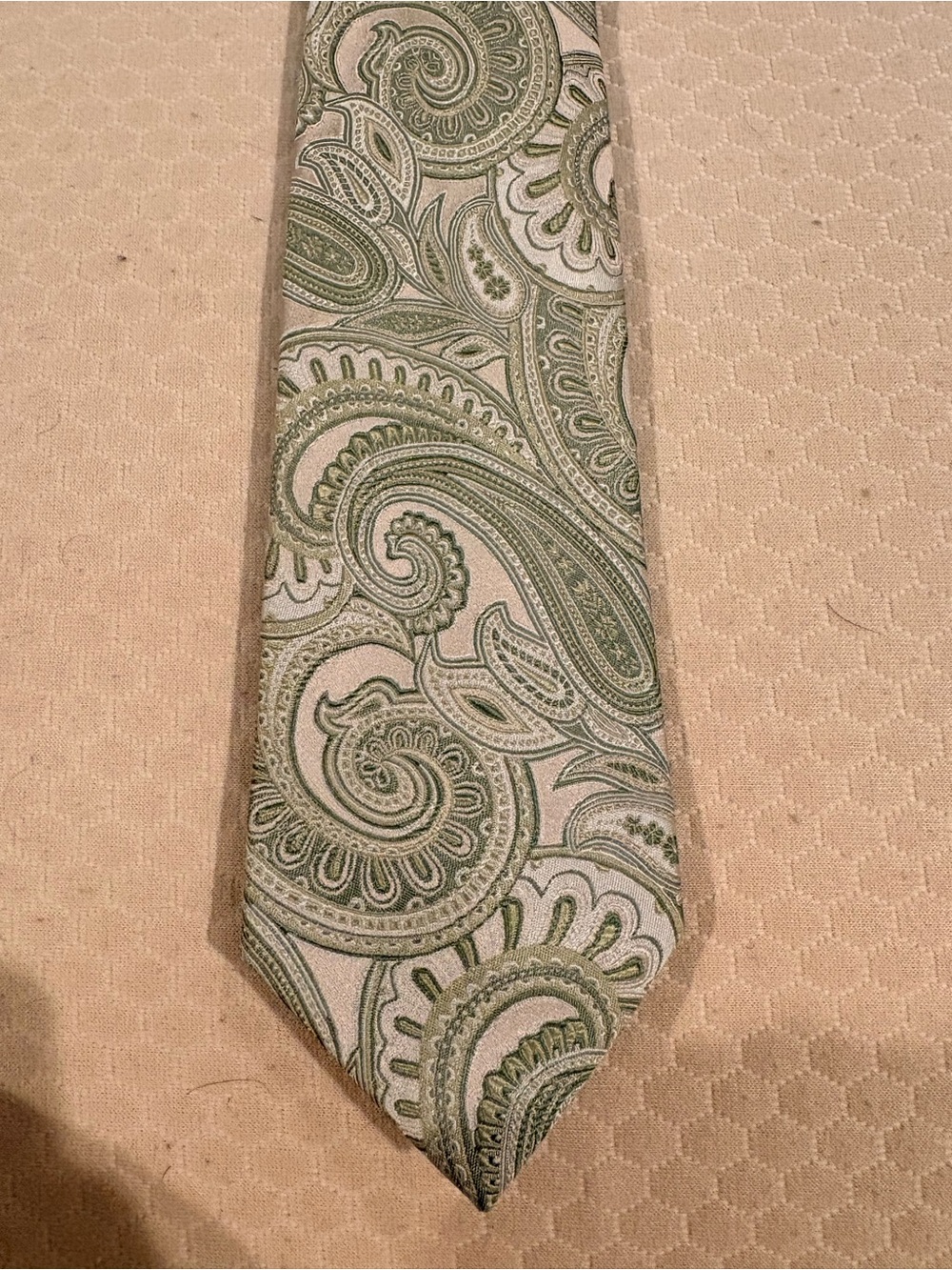 Geoffrey Beene Green and Cream Paisley Tie